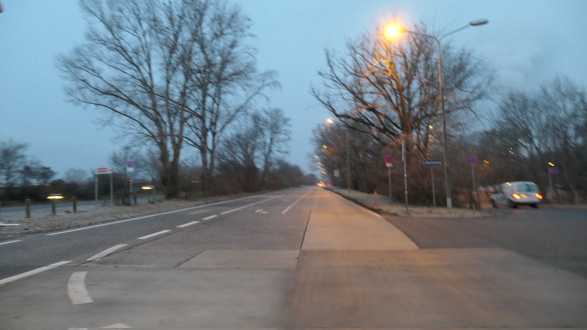 CityCycSchool's tweet photo. Geschmeidige Radfahrende erhöhen ihre #Radfahrfreude beim Queren einer Kreuzung mit folgenden 4 simplen Handlungen: 1. Überprüfen der Vorrangregelung; 2. Links prüfen; 3. Rechts prüfen; 4. Fahren.
Warum? Weil sie dazu in der Lage sind! 🤗 https://t.co/PbzGAVsnPQ