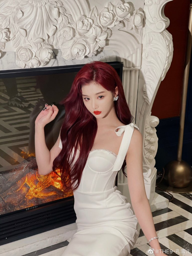queenxueer's tweet photo. Xueer weibo update {1/2}

Memorial before dyeing to black hair ，goodbye red hair🧜‍♀️ ​​​

#KongXueer #孔雪儿 #SherryKong https://t.co/UxyeNwDvFY
