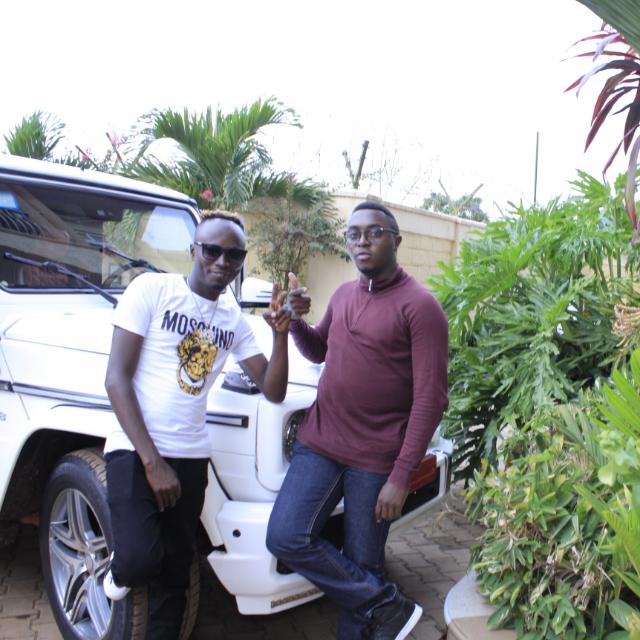 omuzibuofficial's tweet photo. Akasseera video coming soon🔥🔥🔥🔥🔥🔥🔥🔥🇺🇬🇺🇬🇺🇬🇺🇬. Bana Uganda mbalamusiza all fans in world am Chaz Dee omuzibu I wish merry Christmas and happy new year thanks for supporting me 🙏🙏🙏🙏 next year energy 💪💪💪 for God and my country 🇺🇬🇺🇬🇺🇬 Amen https://t.co/MraDzTXNTI