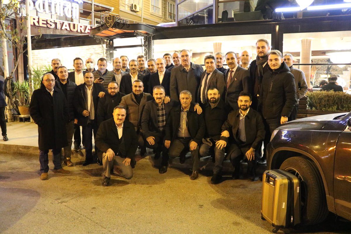 abayram_3469's tweet photo. Bayburt Valisi Sn.Cüneyt Epcim, Valimiz Sn.Osman Kaymak, Arpalı Belediye Başkanı Sn.Abdurrahman Polattimur, Genel Başkanımız Hicabi Durmuş, Kadın Kolları Başkanımız Sn.Zeynep Nergis, Şube Başkanlarımız ve yöneticilerimiz ile birlikte akşam yemeğinde bir araya geldik. https://t.co/sl554AoWLi