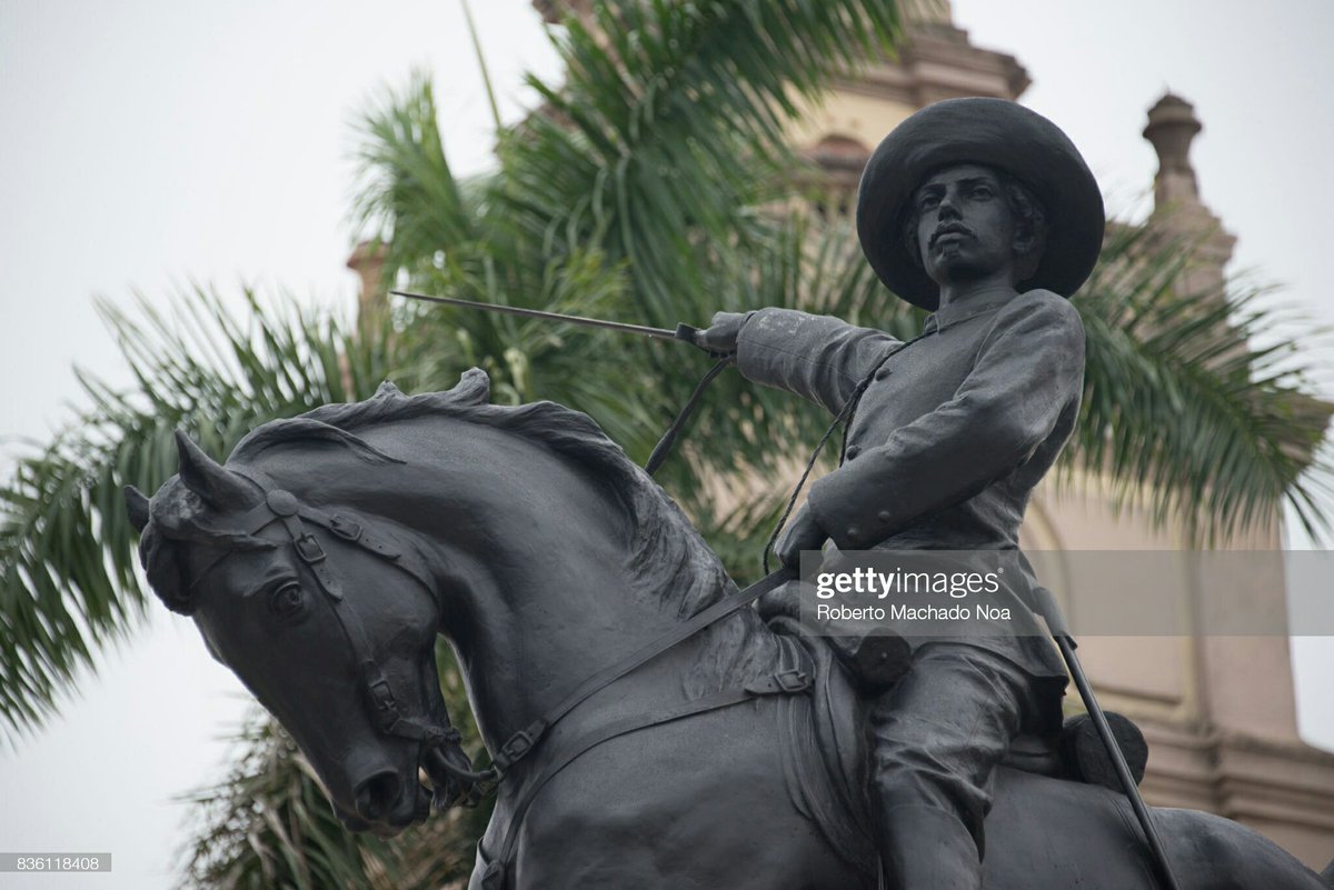 Un día como hoy, en 1841, nació Ignacio Agramonte. Era un ídolo para sus soldados. Tras su muerte heroica, la tropa esperaba a su nuevo jefe (Máximo Gómez). Al verlo, alguien dijo: «Ahí viene el Mayor». Henry Reeve ripostó: «Mayor hubo uno solo y cayó en Jimaguayú».
<a href="/IsaGlezCmg/">Isa González</a>