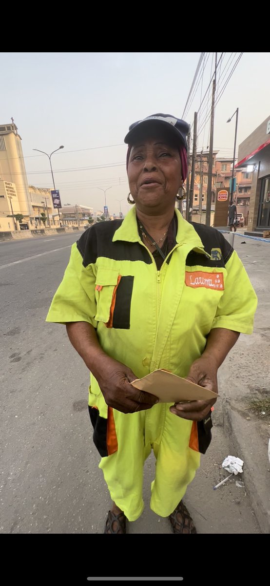 hackSultan's tweet image. Met these amazing women today, a lot had no plan for Christmas because they get paid late. Really grateful I’m able to put a smile on their face.
Doing this again tomorrow. Shared 15 15k today to some on the island and mainland. Going out to share 20k tomorrow.