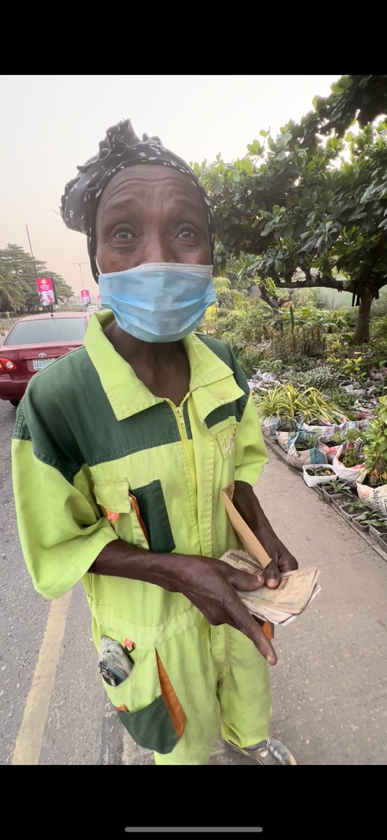 hackSultan's tweet image. Met these amazing women today, a lot had no plan for Christmas because they get paid late. Really grateful I’m able to put a smile on their face.
Doing this again tomorrow. Shared 15 15k today to some on the island and mainland. Going out to share 20k tomorrow.