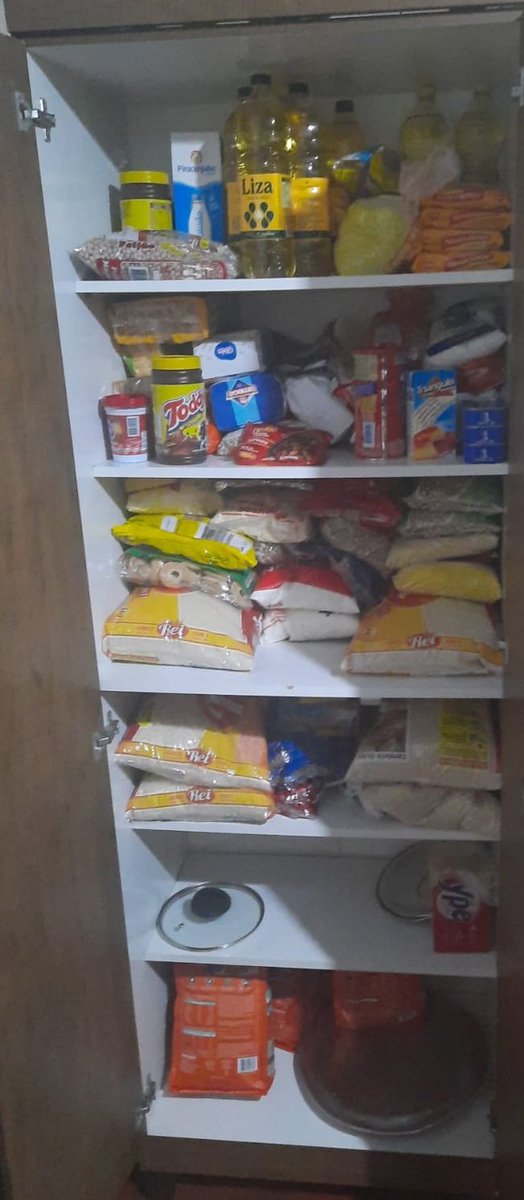 matheusleviss's tweet photo. o armário de casa ficou cheio de comida eu comprei algumas e outras recebi de doação que povo mandou entregar e de pessoas da minha cidade,queria agradecer a todos que ajudaram e compartilharam e muito a @wwwmlna e a @babi graças a elas compartilhar chegou em pessoas maravilhosas https://t.co/9gwj5DSYzw