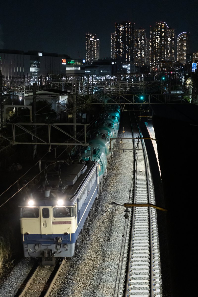 2021.12.21
8097レEF65 2074②[新]＋EH200-18 [高]＋タキ
72レ        EF65 2070① [新]＋コキ
77レ        EF65 2060① [新]＋コキ
3092レ  EF65 2139① [新] ＋タキ

関東お邪魔しました🙏