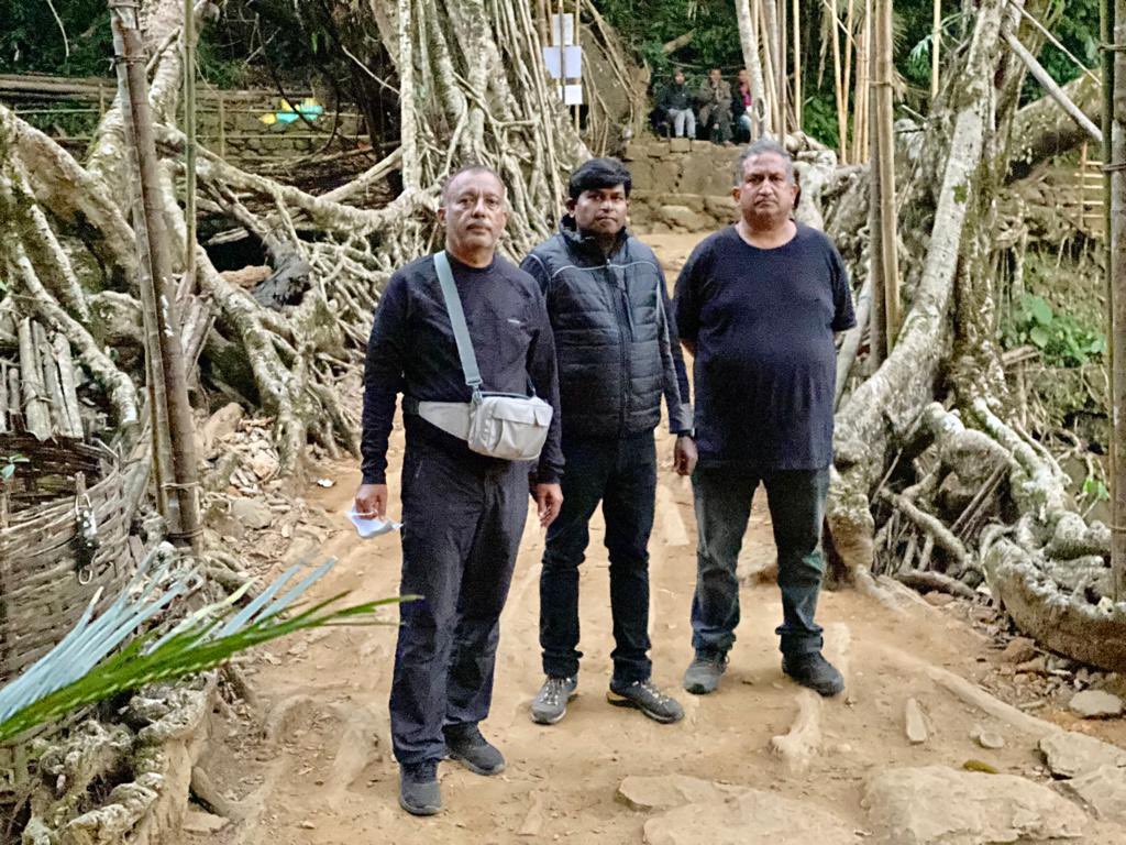 moefcc's tweet photo. On the invitation by Meghalaya Basin Development Authority, a team of scientists from @FRIDEHRADUN visited living root bridges at Shuthim village and Nohwet for assessing their health status. This visit was regarding requirement for UNESCO World Heritage site nomination. https://t.co/swruxg9krV