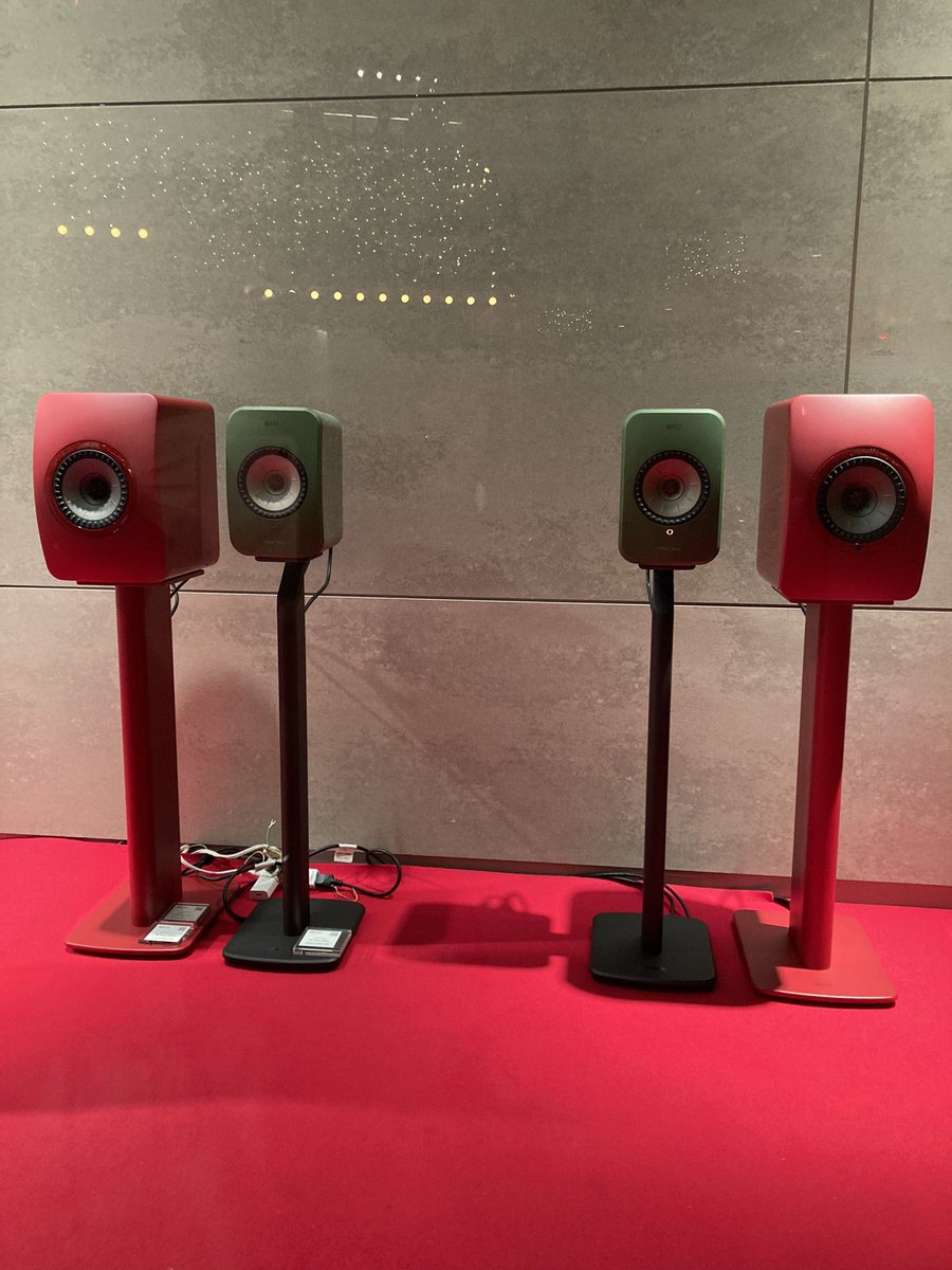 kef_jp's tweet photo. エストネーション六本木ヒルズ店様にてKEF POP UP STORE開催中😊迫力のMUONに加えクリスマスカラーなLS50WirelessIIとLSX、イヤホンMu3もサウンド体験いただけます!ぜひお越しください🤙#KEF #MUON #LS50wireless #LSX #エストネーション #六本木ヒルズ https://t.co/tauqsZBPuA
