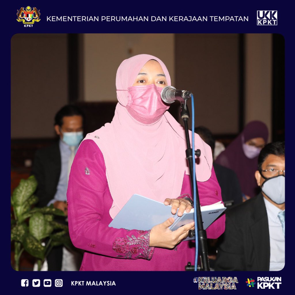 kpkt_gov's tweet photo. Ketua Setiausaha KPKT pada hari ini
telah menyempurnakan Sesi Libat Urus Ke Arah Penubuhan Majlis Ekonomi Kitaran Negara. Sesi tersebut dihadiri oleh Kementerian, jabatan dan agensi Kerajaan, Kerajaan Negeri, PBT, pihak swasta dan Pertubuhan Bukan Kerajaan (NGOs). https://t.co/bE6TEOwsUn