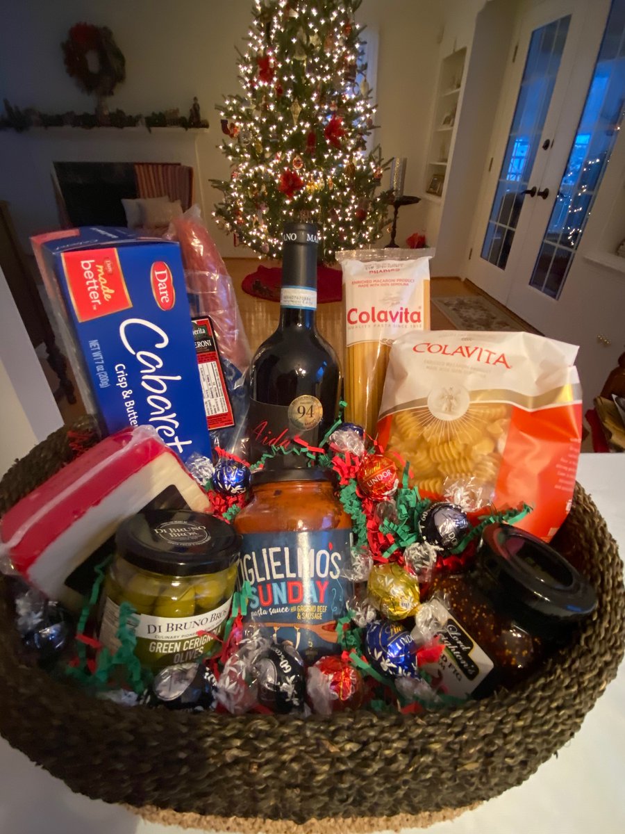 Finished wrapping a gift basket for a favorite aunt and uncle featuring @PaulyGoogs Sunday sauce. Delivery today! #supportlocal #MerryChristmas