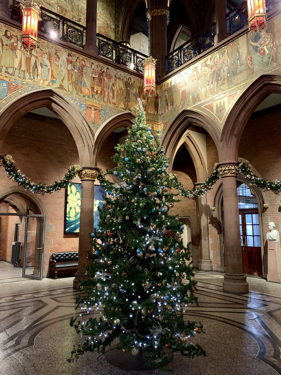 cuthbert_church's tweet image. Go to #Christmas Tree in #Edinburgh now that Jenner’s no more. Beautiful at National Portrait Gallery. A new tradition is born! @NatGalleriesSco