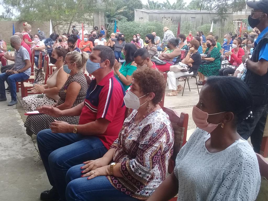 MagdalenaMato's tweet photo. Se realiza acto municipal por el día del Educador, donde se estimularon trabajadores y directivos que han tenido una trayectoria destacada.
#Cuba 
#CubaporlaEducacion https://t.co/pkhVtMY75s