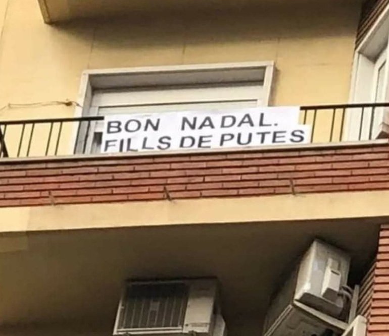 achuntaquart's tweet photo. L'Achuntament de #quartdepoblet al vostre costach. Volem desichar-vos bones festes a tochs i a totes.
Bon Nadal fills i filles de putes. https://t.co/34gG9ugDvR