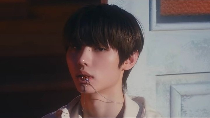 just why does sunghoon like putting things on his mouth?? 😭