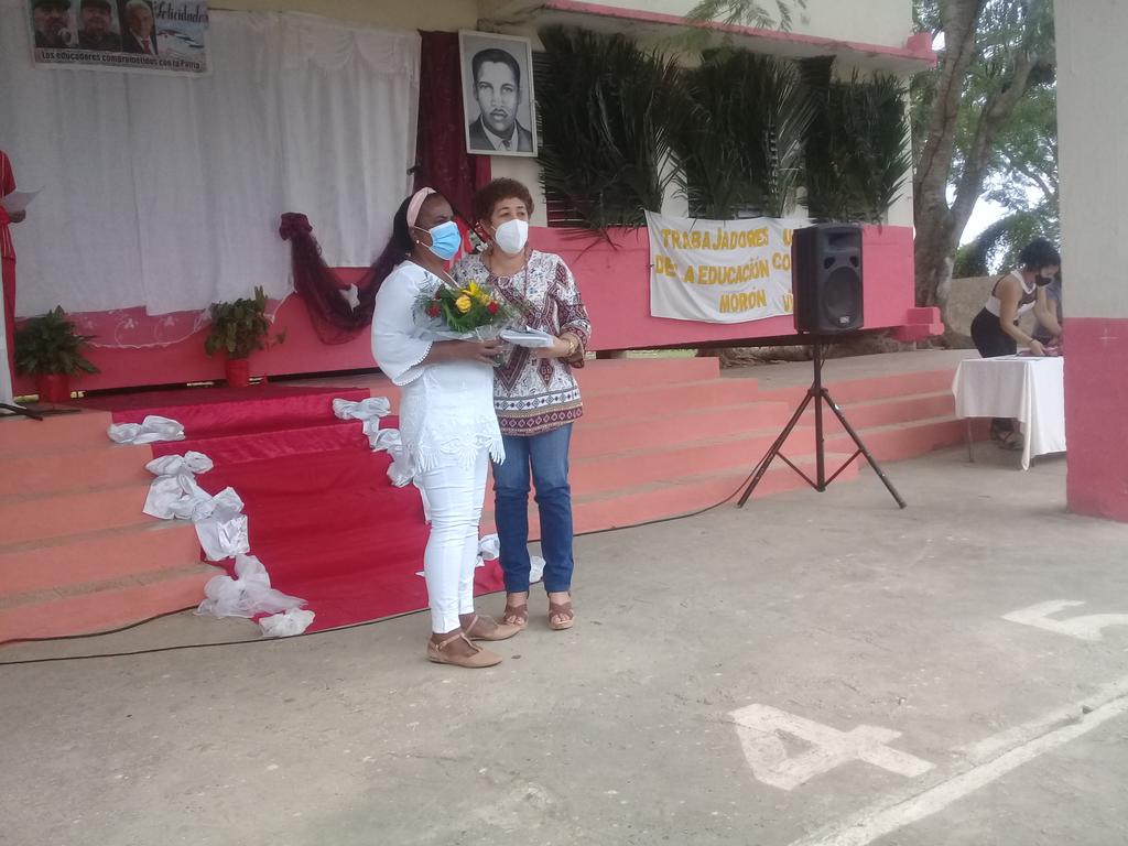 MagdalenaMato's tweet photo. Se realiza acto municipal por el día del Educador, donde se estimularon trabajadores y directivos que han tenido una trayectoria destacada.
#Cuba 
#CubaporlaEducacion https://t.co/pkhVtMY75s
