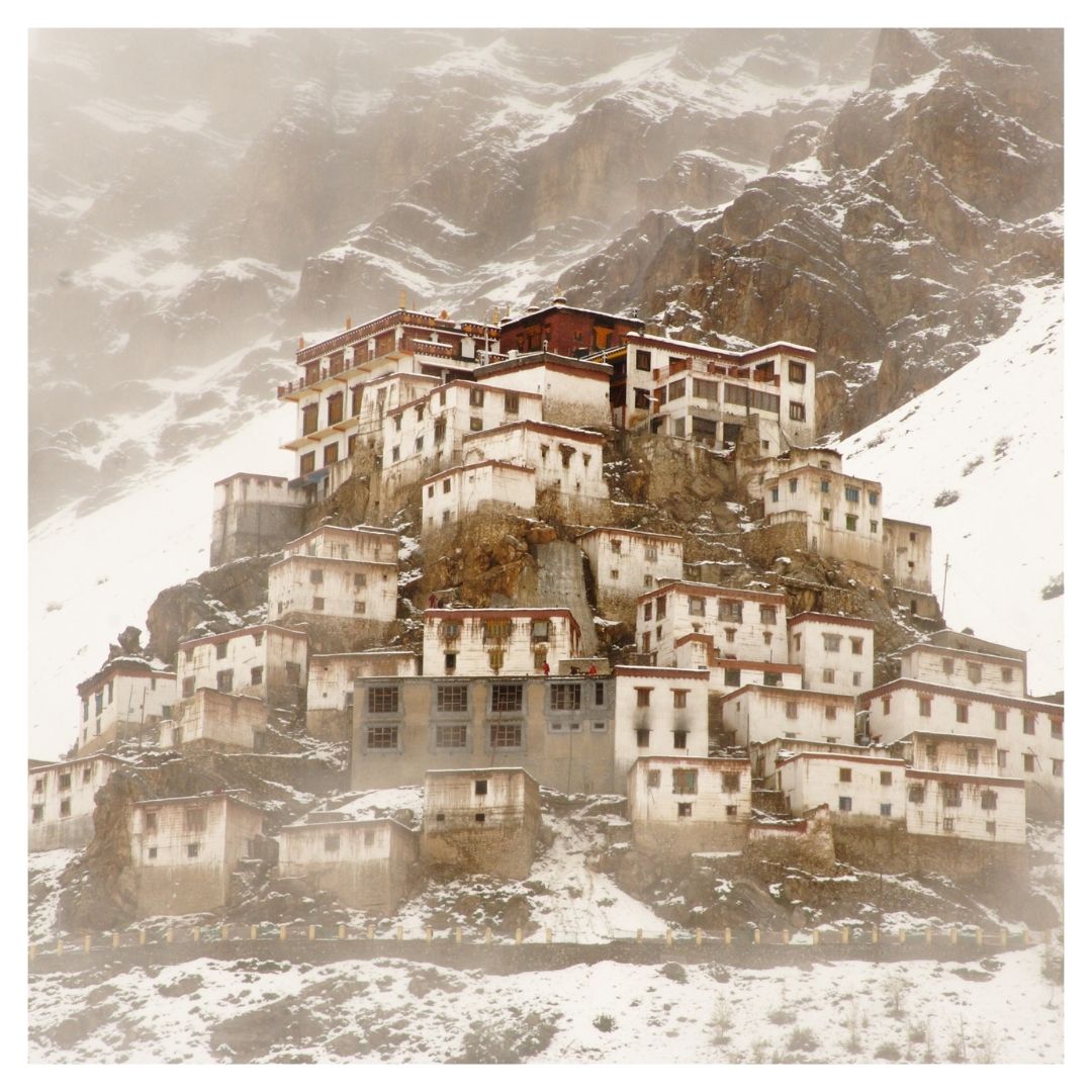 SpitiEcosphere's tweet photo. When it snows, you have two choices : shovel or make #snow angels

Well, what do we say, we gotta do both. We are covered in a blanket white. The valley and the villages have transformed into a heaven of peace and tranquility. #Spiti https://t.co/MduX8yPDgi