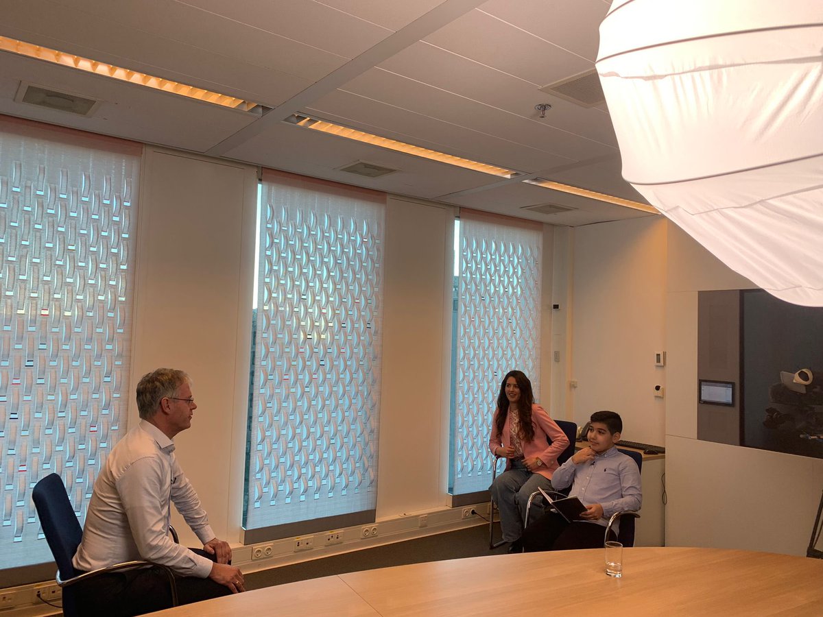 Afgelopen dinsdag sprak ik met de 11-jarige Razmik over minister-zijn, school in coronatijd en mijn favoriete chips. Een eer om door zo’n jong journalistiek talent geïnterviewd te mogen worden! Vanavond is het resultaat te bekijken bij @jeugdjournaal