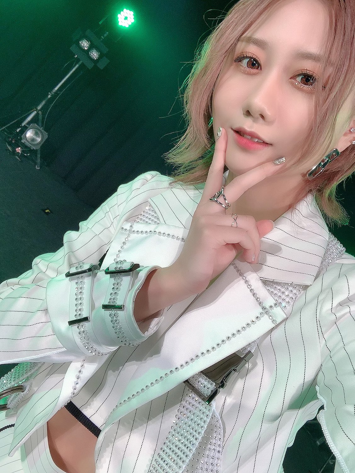 古畑奈和 今回のライブテーマ白で作った 雰囲気ガラっと変えてくれる衣装 古畑奈和ソロライブ T Co Xrknttp7sg Twitter