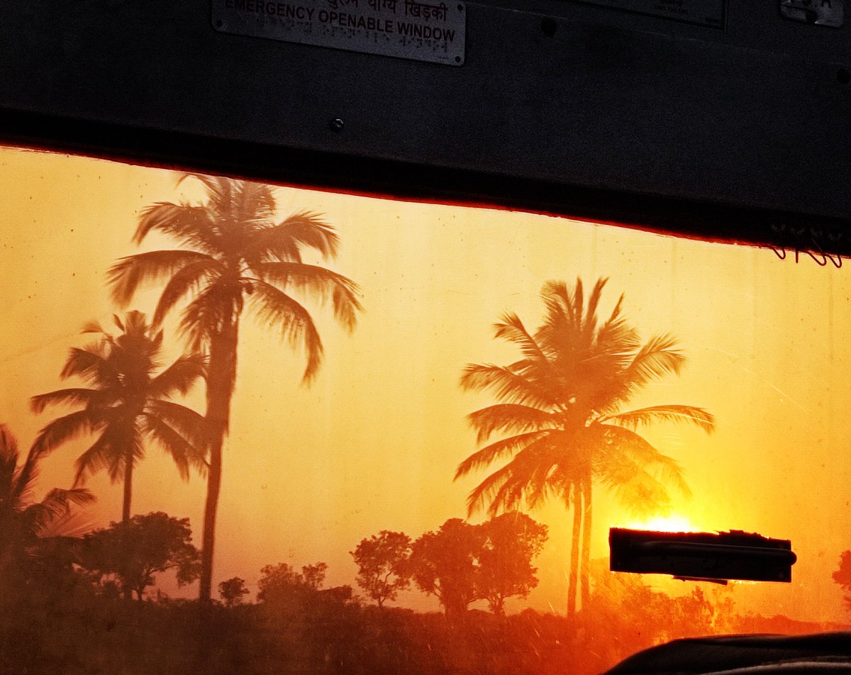 MadhavanSunitha's tweet photo. Beautiful orange colour
# sunset #windowview #windowreflection #windowphotography #sunsetphotography #naturephotography https://t.co/Dy3GuBf3M4