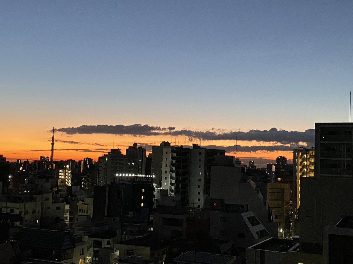 1231916a's tweet photo. 世紀末の煙突 https://t.co/U6qOWMwwEi