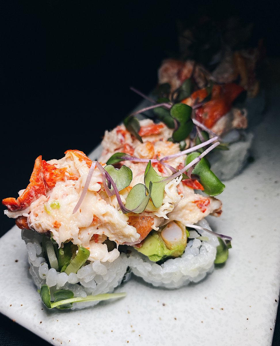 Did you know a lobster's claws can exert pressure of up to 100 pounds per square inch?! That is a lot! They are also super tasty!

This is a Lobster roll from <a href="/rokaakorchicago/">Roka Akor Chicago</a> @rokaakor and it was super tasty!

#chicagosushi
