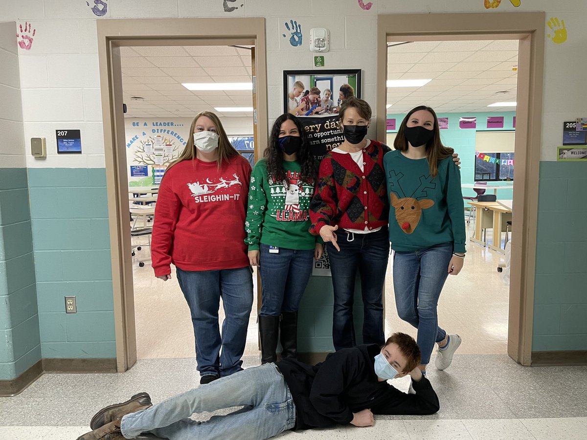 AmicoMaya's tweet photo. The eighth grade crew is sliding into the holiday season #mycrcs https://t.co/TlMxtwd9js