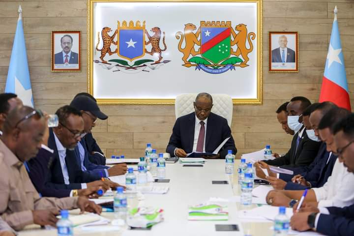 MoInfosws's tweet photo. #Baidoa, 23/12/2021
An extraordinary meeting was held today at South West State House by the Council of Ministers chaired by  President Abdulaziz Hassan Mohamed @Laftagareen.After a long debate,the Council approved the 2022 annual state budget which was estimated $30 million. https://t.co/thoIjJxsSr