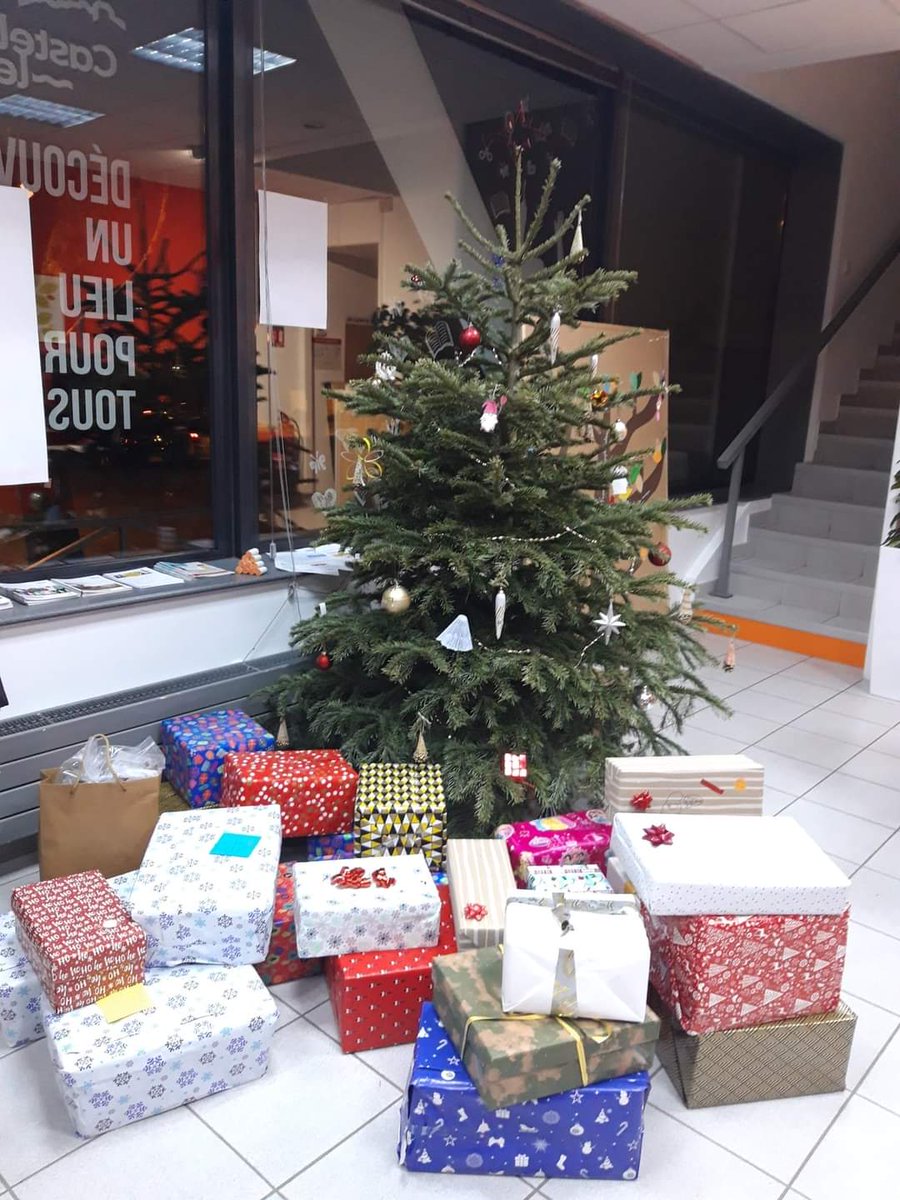 🎁80 colis #solidaires récoltés cette année dans les Maisons des Proximités de <a href="/CastelnauleLez/">Castelnau-le-Lez</a> !

🌟Ces généreux colis ont été remis aux associations <a href="/lesfemmesinvisi/">Les Femmes Invisibles</a> et  #AssociationHumanitaireDeMontpellier, ils ont été donnés aux #associations #Faré et #EspaceRenaissance !