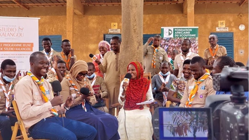 Samsafr's tweet photo. Mars 2021
🇳🇪 #Niger : Formation et coaching pour filmer une émission de débats proposée en radio par @studio_kalangou (de la @FondHirondelle). Mission accomplie : la production peut être diffusée en télévision. #mediadev #media4dev https://t.co/VhFy8Ugcqh https://t.co/msYegqaqLK