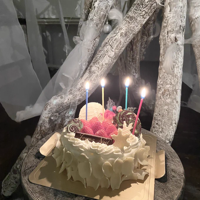 ちいさなクリスマスパーティ☽ 
閉店後のアトリエ「空白」で、これまでとこれからについてたくさんお喋りしました。
とってもたのしくて寂しくていっぱい泣いてしまった。 