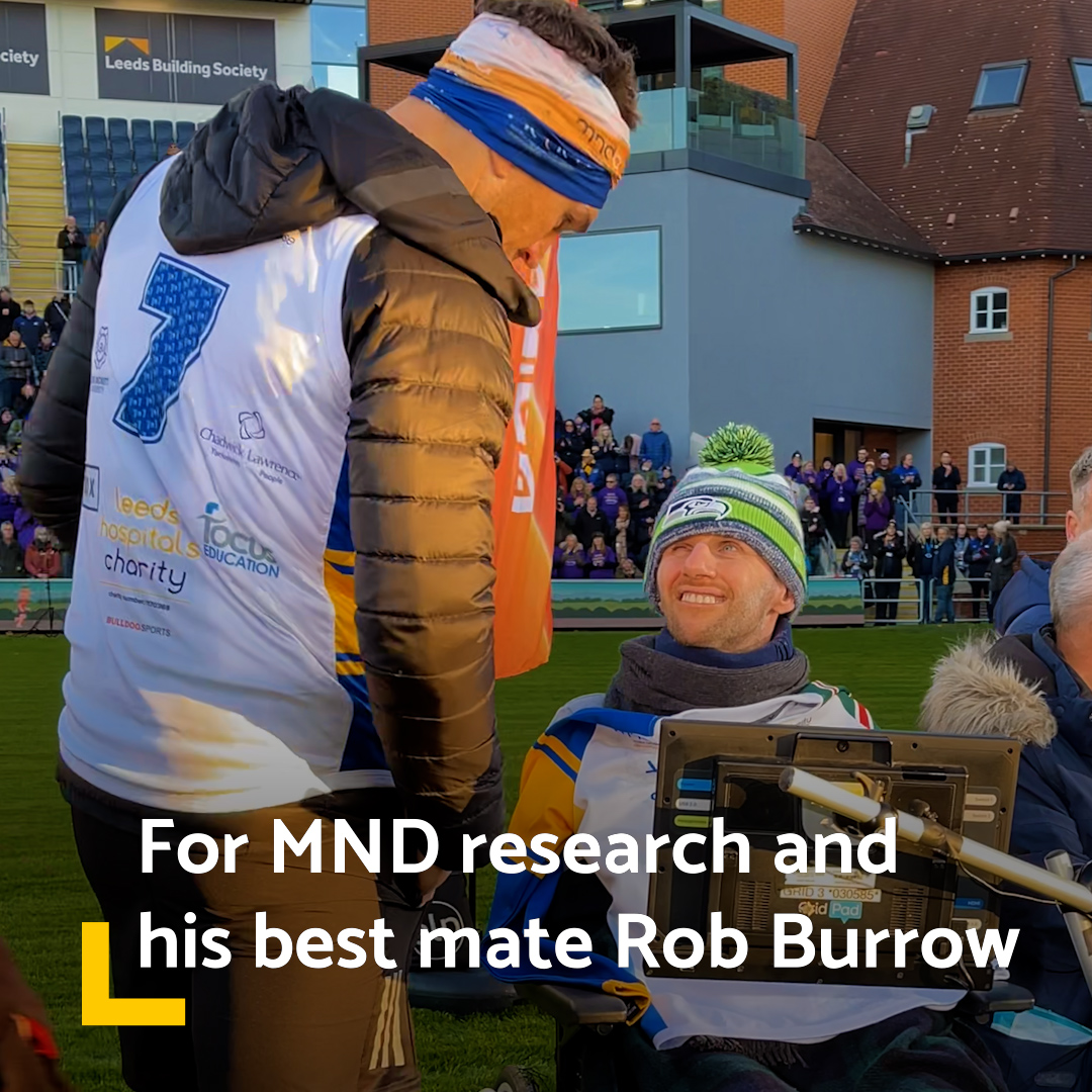 LeedsPlusSocial's tweet photo. More than £2.1 MILLION now raised for @mndassoc causes!

#KevinSinfield did the impossible in 2021 and kicks off #12DaysofHeroes on Leeds+ - celebrating the people who did 
#Leeds PROUD this year 💪

In November, Kev ran no less than 101 miles in just 24 hours 💙💛 @leedsrhinos https://t.co/DVt1Am7UUy