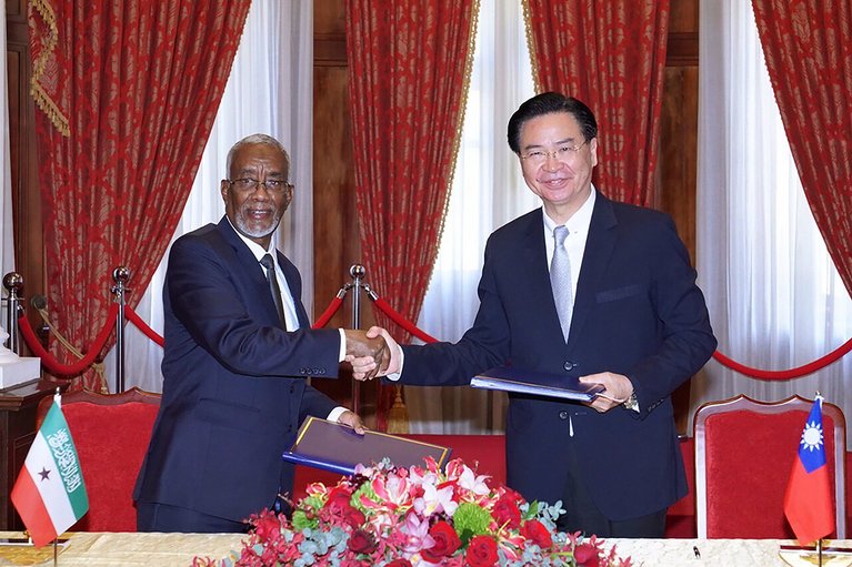 Somalilander6's tweet photo. The final warning is that if the US government does not seize the opportunity offered by Somaliland in the new year 2022, it will welcome Russia and China to establish a base there. Strategical coast city #Bebera https://t.co/p0kxtio4px https://t.co/vVaDTyvuC1