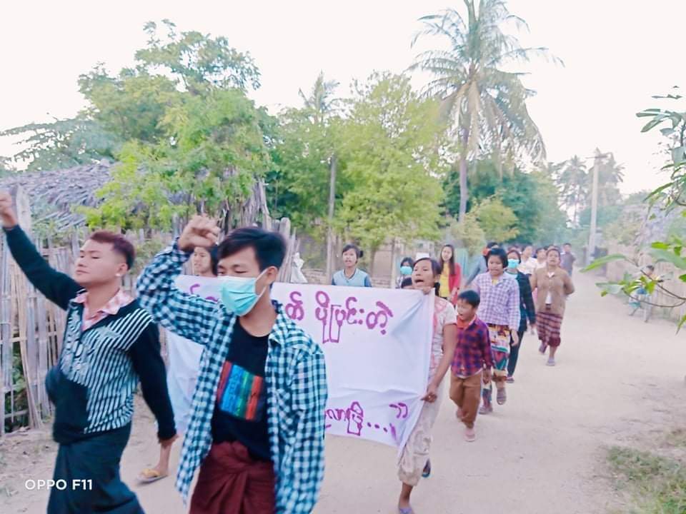 AMT95245400's tweet photo. Anti-coup revolutionary strike in Sagaing's Yinmabin, Kyaysakya Vlg. 🪧  #Dec23Coup #WhatsHappeningInMyanmar #India_StopSupportingTerrorists https://t.co/4pua6imJDn