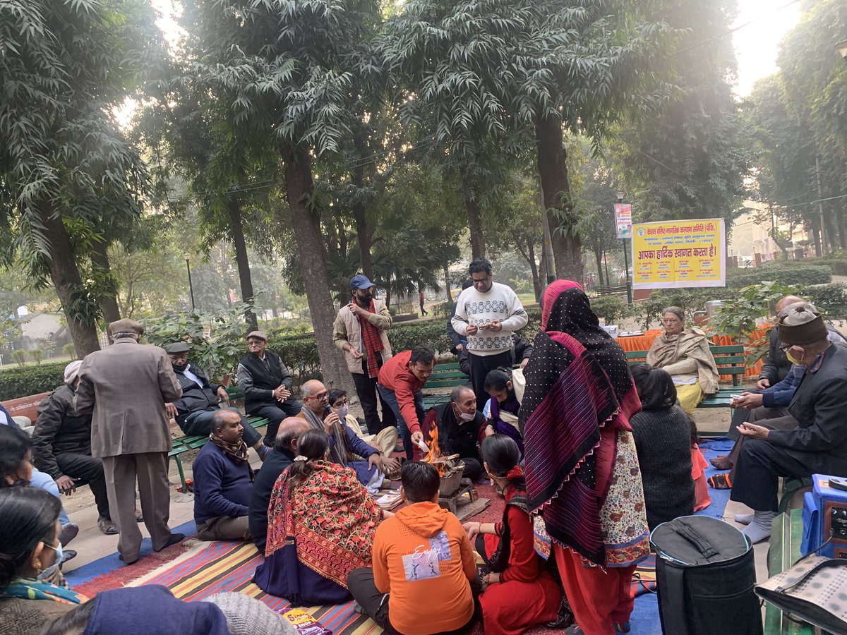 SHIV8967's tweet photo. नागिया पार्क में कुछ बुजुर्गों के जन्मदिन के उपलक्ष में हवन कार्यक्रम रखा गया,कार्यक्रम में पहुंचकर हवन किया,आशीर्वाद प्राप्त किया

मुख्यमंत्री तीर्थ यात्रा योजना के बारे में जानकारी दी कुछ वरिष्ठ नागरिक विधायक श्री @akhilesht84 जी के नेतृत्व में यात्रा कर चुके हैं वो बहुत खुश है https://t.co/ymVdgQtVzg