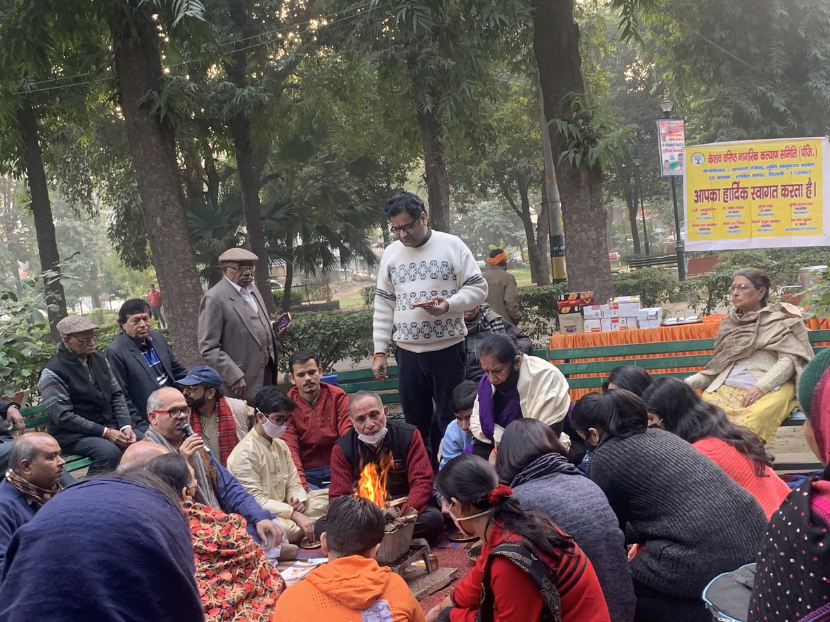 SHIV8967's tweet photo. नागिया पार्क में कुछ बुजुर्गों के जन्मदिन के उपलक्ष में हवन कार्यक्रम रखा गया,कार्यक्रम में पहुंचकर हवन किया,आशीर्वाद प्राप्त किया

मुख्यमंत्री तीर्थ यात्रा योजना के बारे में जानकारी दी कुछ वरिष्ठ नागरिक विधायक श्री @akhilesht84 जी के नेतृत्व में यात्रा कर चुके हैं वो बहुत खुश है https://t.co/ymVdgQtVzg