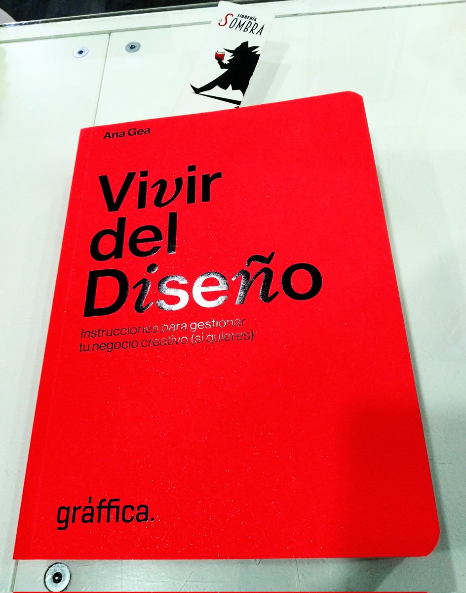 LaSombraLibros's tweet photo. ¡Recién llegado desde @graffica_info tenemos el #VivirDelDiseño de #AnaGea! https://t.co/poBMhs747Y