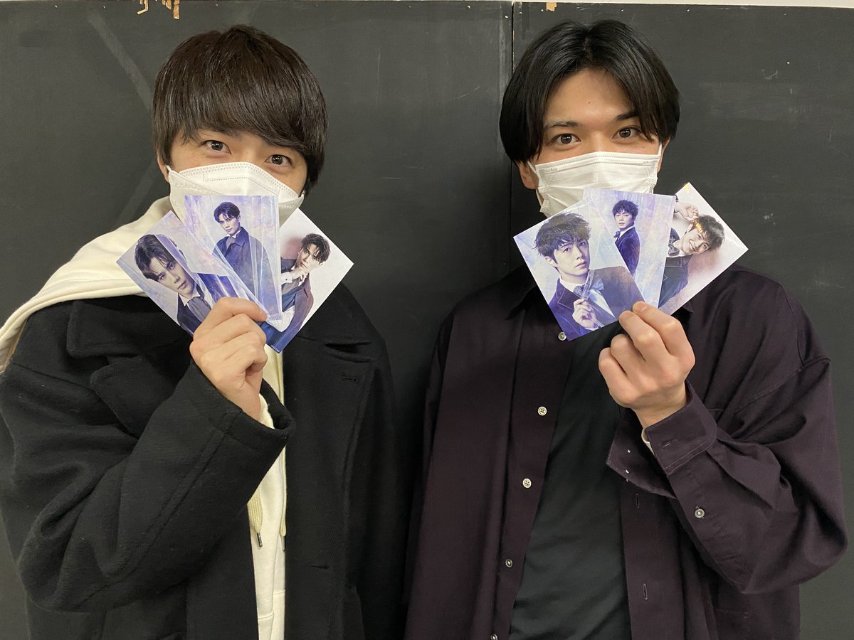 🌙グッズ紹介③ 続いては「ブロマイドセット(全8種/L判/3枚組