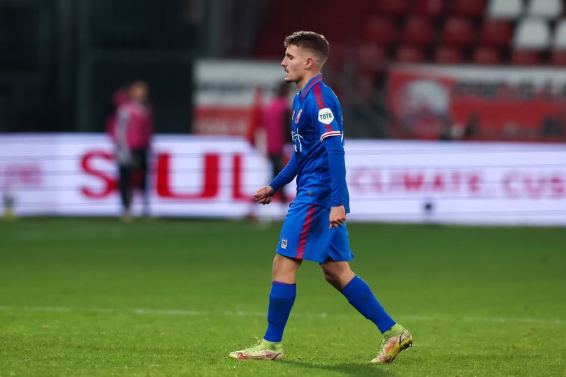 Sadilek32's tweet image. Even though I don&apos;t agree with the red card, I want to apologize to my teammates and our fans for dropping the points. I will try to make it up to you next time!