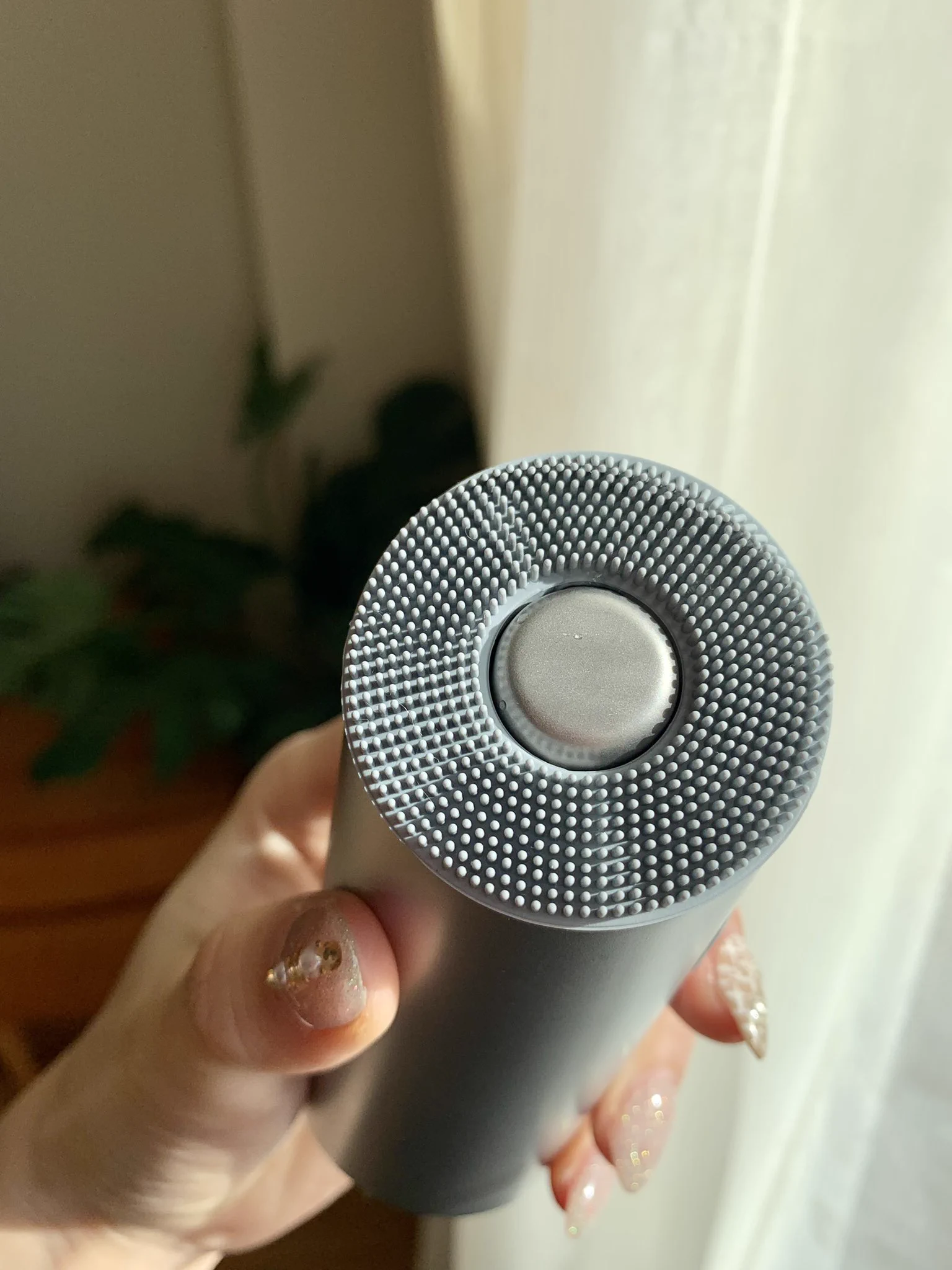 なんで早く買わなかったんだろう…。サロニアの洗顔ブラシを使ってからツルツルに！