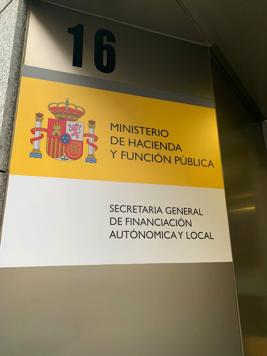 AlaineGonzalez's tweet photo. Queridos funcionarios de la SECRETARÍA General de Financiación AUTONÓMICA y Local, espero que los #ReyesMagos les traigan carbón y un cuaderno de #ortografía @RAEinforma @Fundeu C/ Alberto Bosch (Madrid) https://t.co/6TqzL6L24T