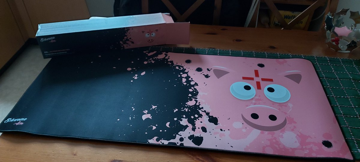 TimoLBK's tweet photo. Es ist tatsächlich heute schon angekommen! 💪🏼🔥 Danke @SkinBaronDE @TrilluXe #mousepad https://t.co/TlC6Xsy5h7