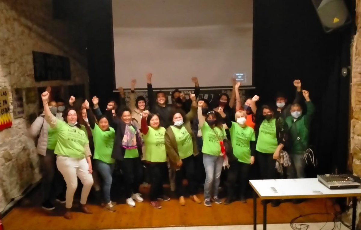 🎵Si piensas que todo es muy raro
En este mundo de mayores,
Nunca olvides que para cambiarlo
Tienes que dejar volar tus ilusiones.
Y si al levantarte cada día
Ves cosas que tú sientes que no son así,🎶
Recuerda que la melodía que baila tu vida depende de ti.
<a href="/MelendiOficial/">Melendi Oficial</a>