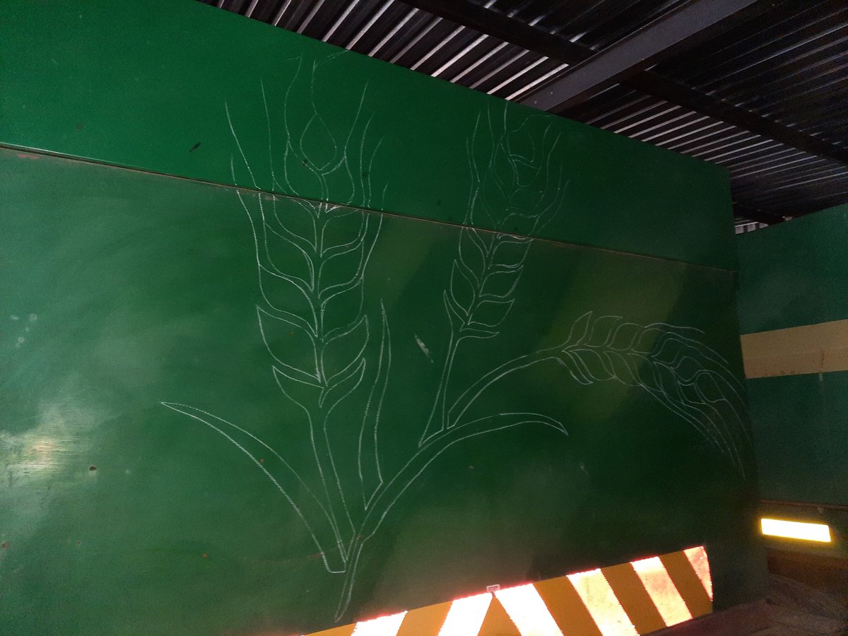 FarmerSaf's tweet photo. Soooo... I decided to try and draw... this time on a bigger scale. Trying too make our grain trailers stand out from the rest of the neighbours. 🌾😇 https://t.co/m9UC5JfigH