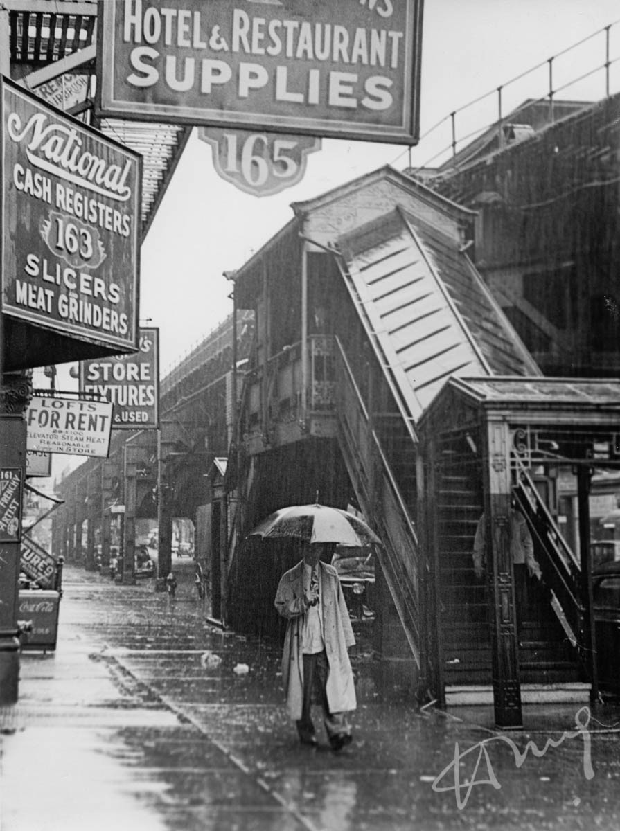 HugoWilmar2's tweet photo. Mind if I ask you a question, @MHermannPhoto? This photo of the 'El' train station was taken by Hugh Wilmar in 1945, whilst stationed at the Signal Corps Photographic Center. With your background and reputation, would you be able to pinpoint the exact location?

#SCPC #NYC @MTA https://t.co/SfNROdPYBl