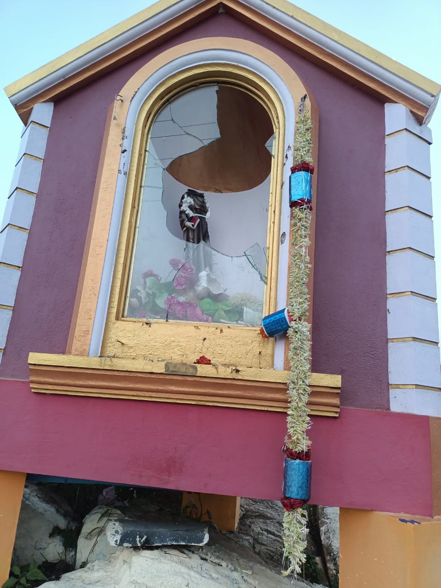 #BreakingNews 🔴

150-year-old church vandalised in Karnataka’s Chikkaballapur
A First Information Report (FIR) has been registered by #Chickaballapur rural police station in Karnataka against unknown persons for vandalising St Anthony’s statue at St Joseph’s #church