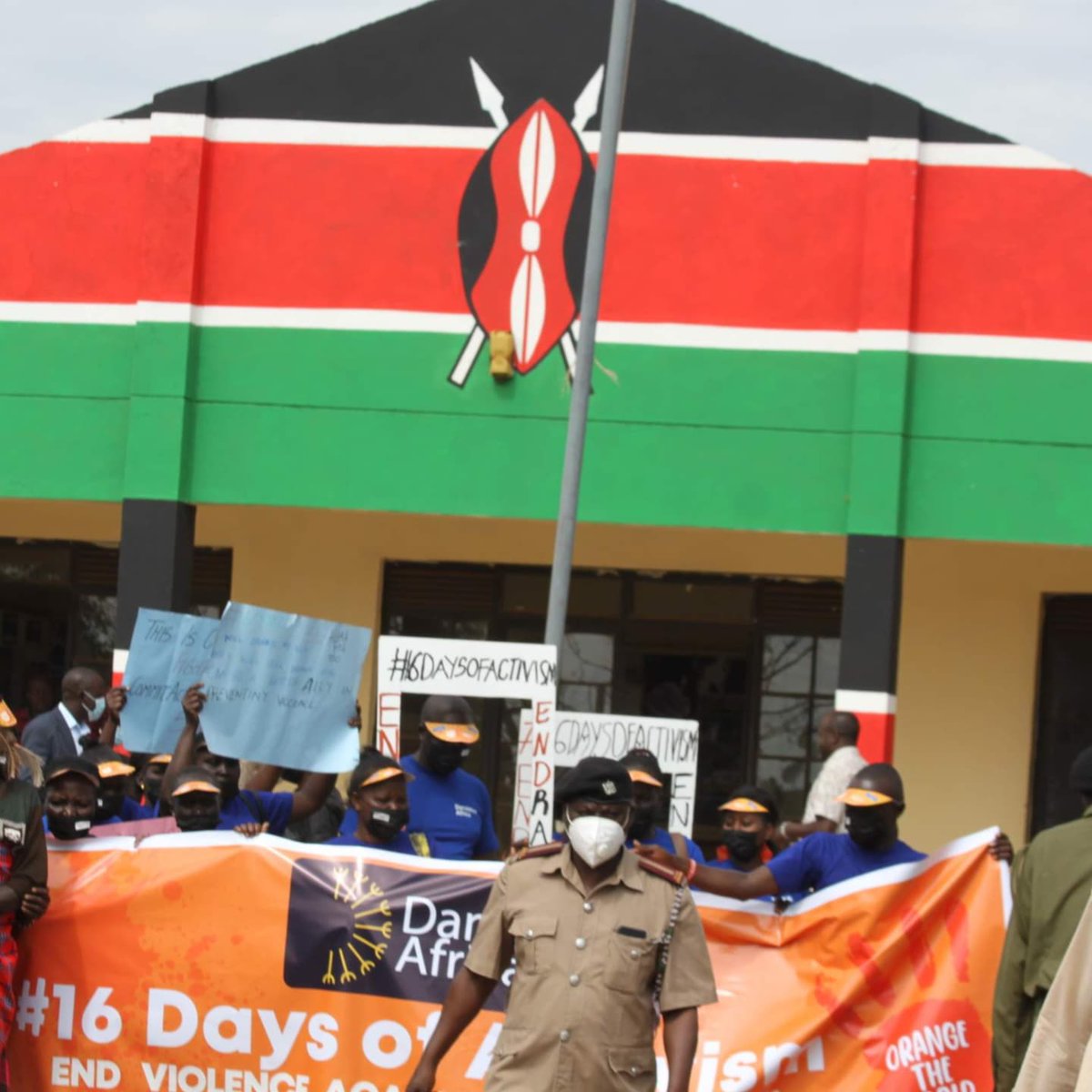 DandelionAfrica's tweet photo. Day 3 of our #2021KeyHighlights  #DAStoryTime

√ Duty bearers engagement across 3 counties

√GBV Network formed in Naivasha and Suswa.

√ 16 Days of Activism Against GBV
#JukumuLangu #TBTchallenge https://t.co/WbQGtAPoSs