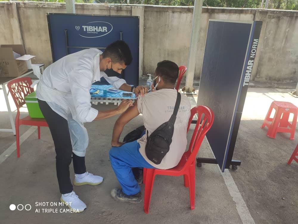 CCCECRL's tweet photo. #CCCECRL efffort to ensure its employees received their booster shots continues today involving workforce from Section 2 and 4. Together we play our parts to keep everyone safe from the COVID-19 virus! https://t.co/kIgTHbyqNc