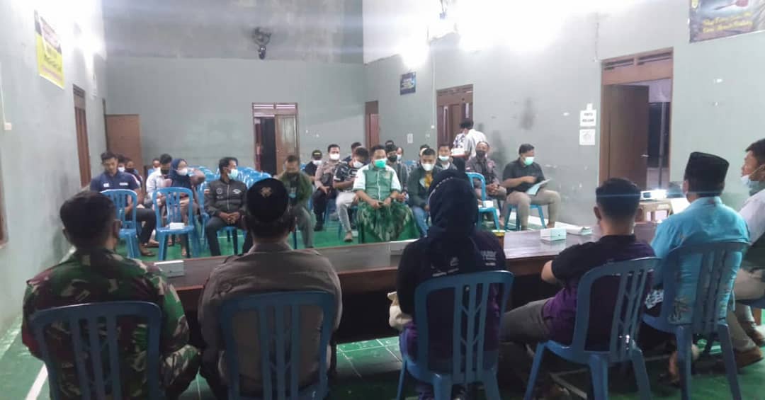 SepatPemdes's tweet photo. Agenda hari Rabu, 22 Desember 2021. Penyuluhan HIV AIDS dan Bahayanya Narkoba, narkotika, miras dll. Materi HIV AIDS di pandu oleh Dokter Lia dari RSUD Moewardi Surakarta, sedangkan materi Bahayanya Narkoba dll di paparkan oleh Bapak Sarjono selaku Kasat Binmas Polsek Masaran. https://t.co/ku5wBRIQOe