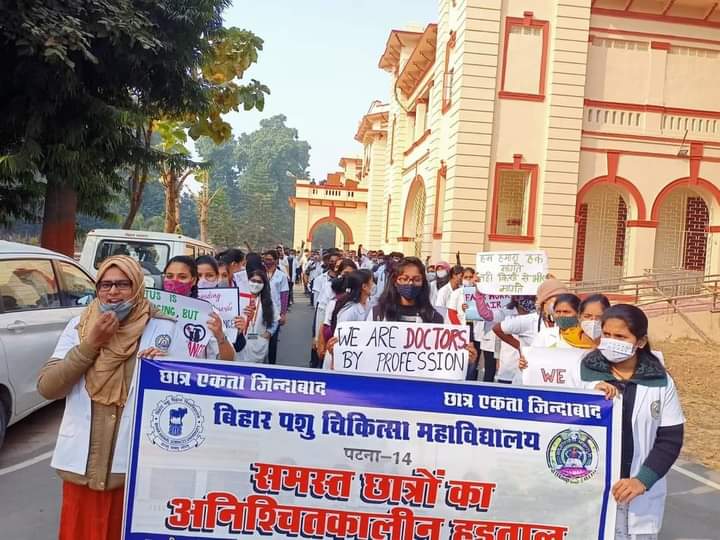 #increasestipendBVC
#vetsdemands
<a href="/officecmbihar/">CMO Bihar</a> <a href="/NitishKumar/">Nitish Kumar</a> @AnimalBihar <a href="/presidentVCI/">Dr. Umesh C Sharma</a> पशु चिकित्सा स्नातक छात्रों की मांगों पर सहानुभूतिपूर्वक विचार करते हुए कर्नाटक की तर्ज पर प्रतिमाह कमसे कम 20 हजार रुपये की स्टाइपेंड राशि भुगतान की स्वीकृति दी जाए  <a href="/News18India/">News18 India</a>