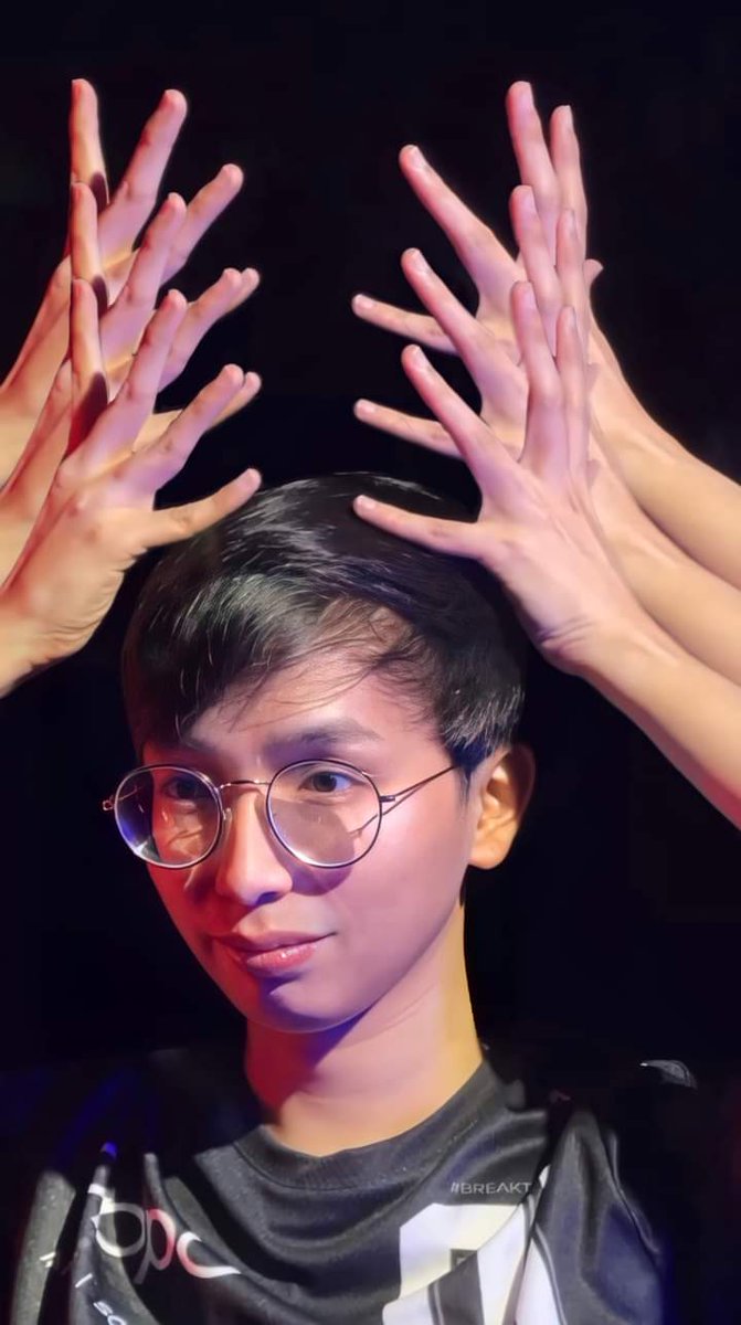QueenSupport3's tweet photo. Give ESTES M3 SKIN to this pretty queen and to all blacklist team 🇵🇭🖤🔥 Respesto lang moontoon 🙄
#WeWantEstesSkin #WeWantEstes https://t.co/DPsE7OVQom