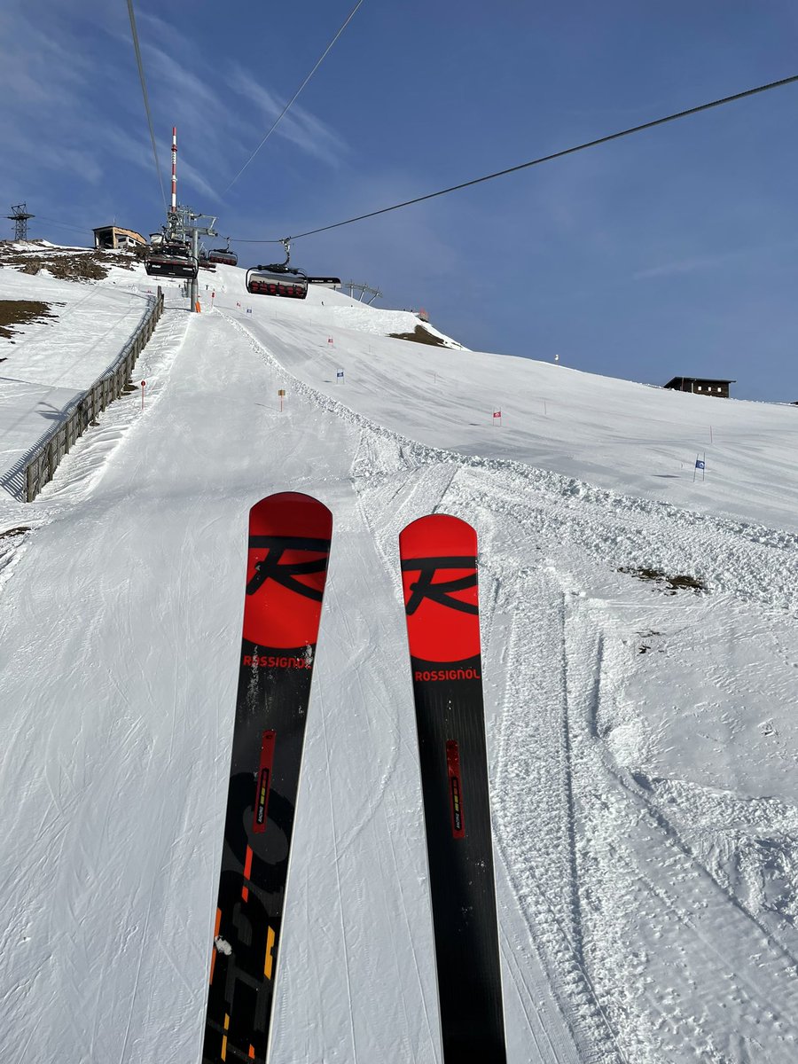 SebOgier's tweet photo. I just love this time of the year! ⛷😎🤩 #holiday @rossignol_1907 https://t.co/IMdq4j1f5H